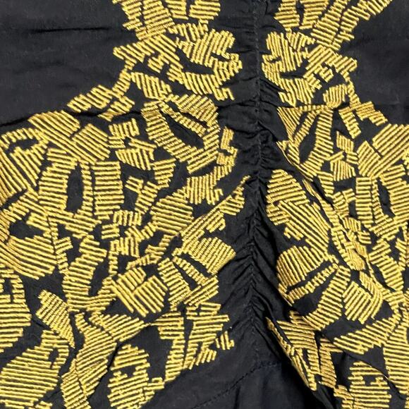 TULAROSA HARPER BLACK BELL SLEEVE GOLD EMBROIDERY CROP TOP SIZE XXS - Picture 4 of 9